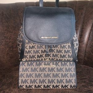 MICHAEL KORS EVIE SM BACKPACK & WALLET